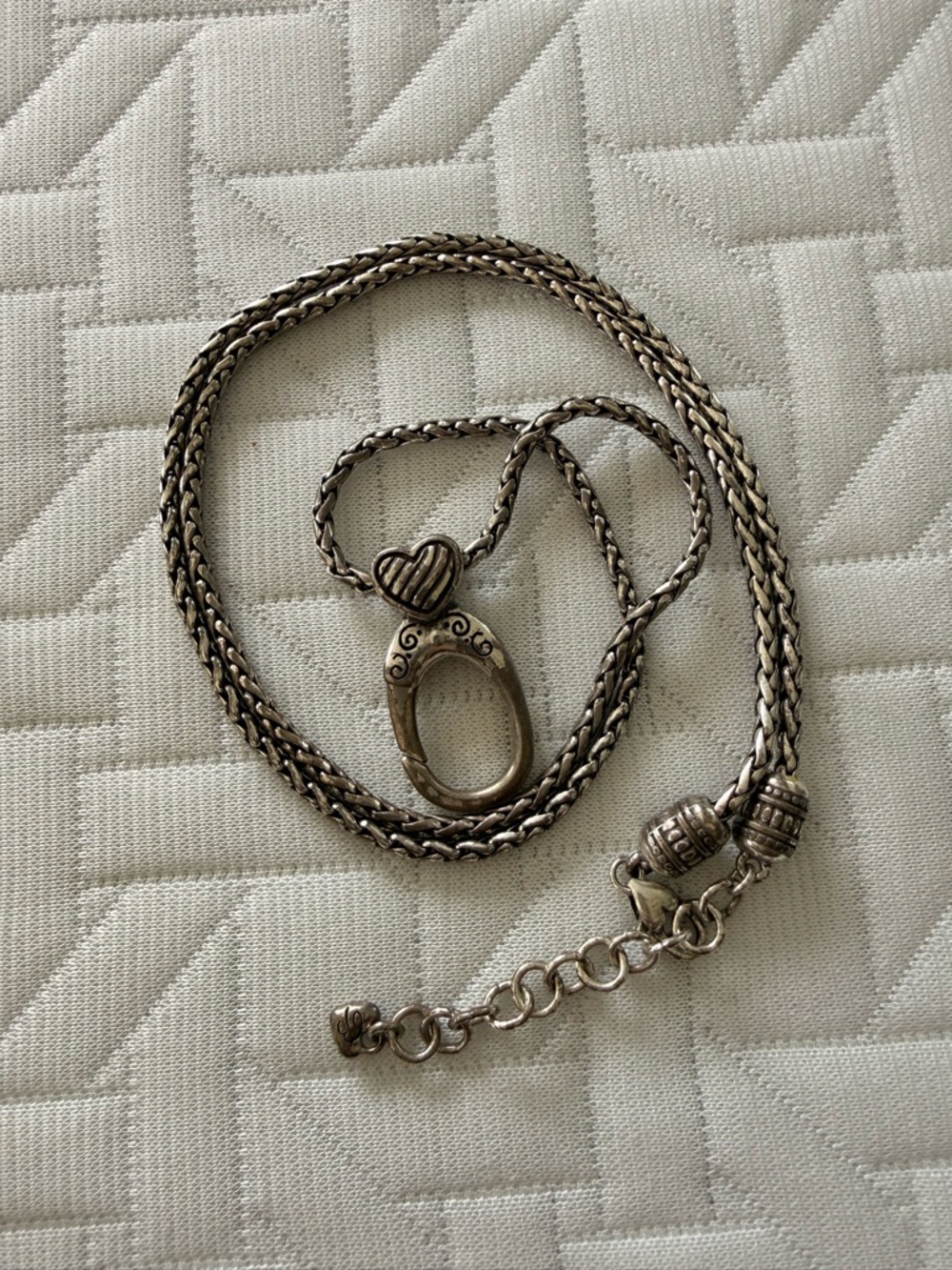 Brighton Silver Heart eyeglass holder Necklace. Needs silver polish.